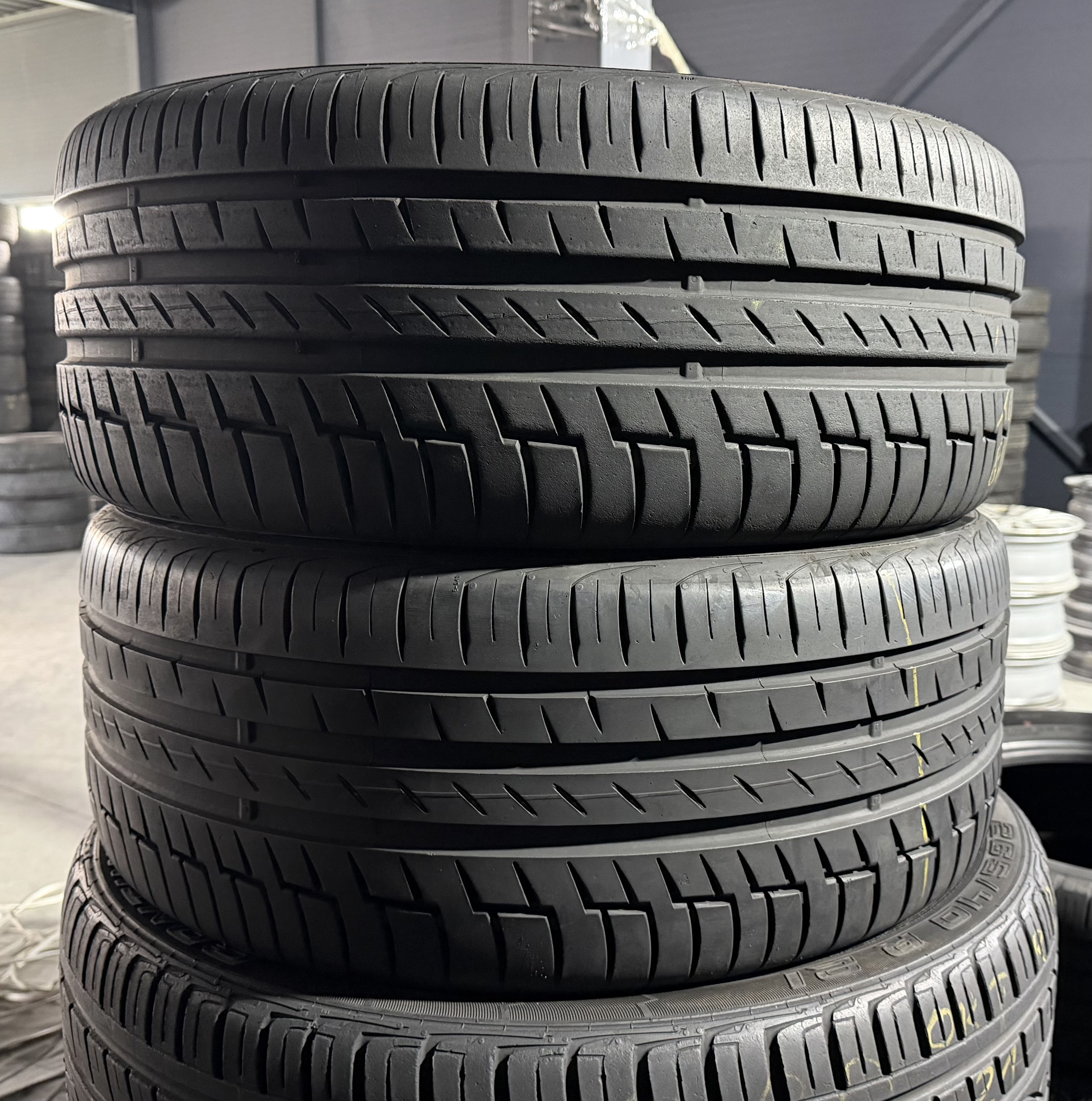 Шини б\у 245/45 R18