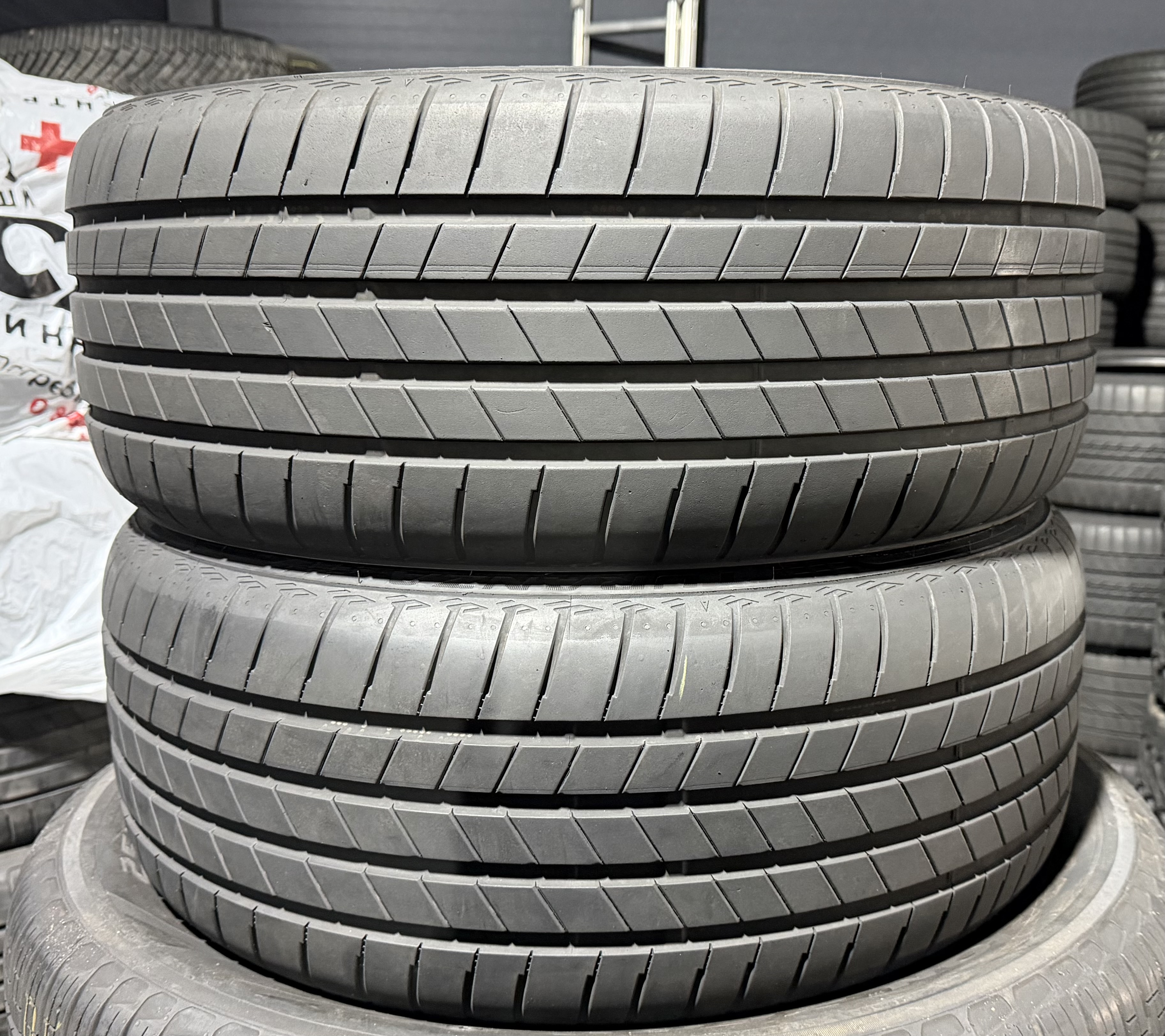 Шини б\у 235/45 R18