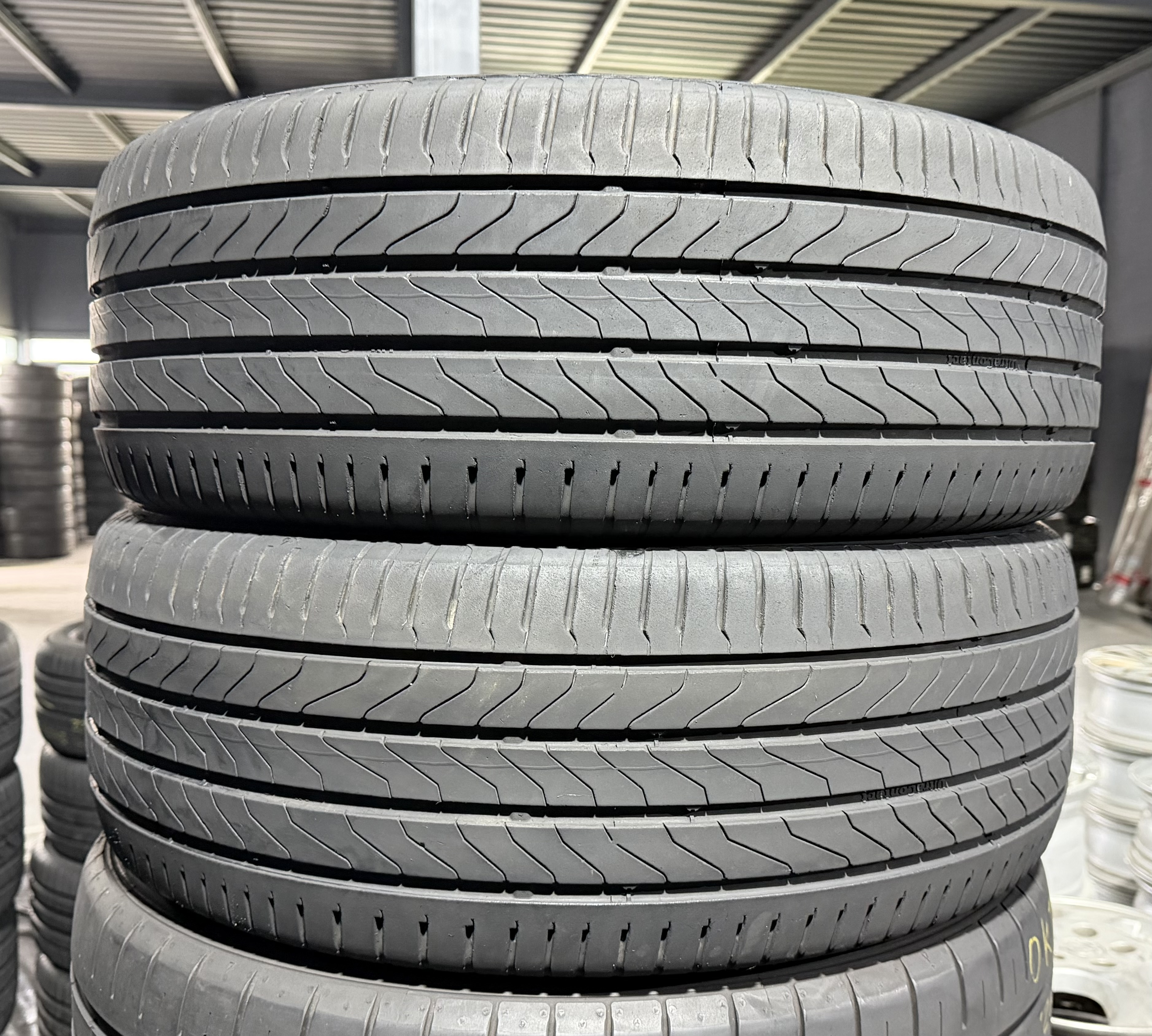 Шини б\у 215/55 R17