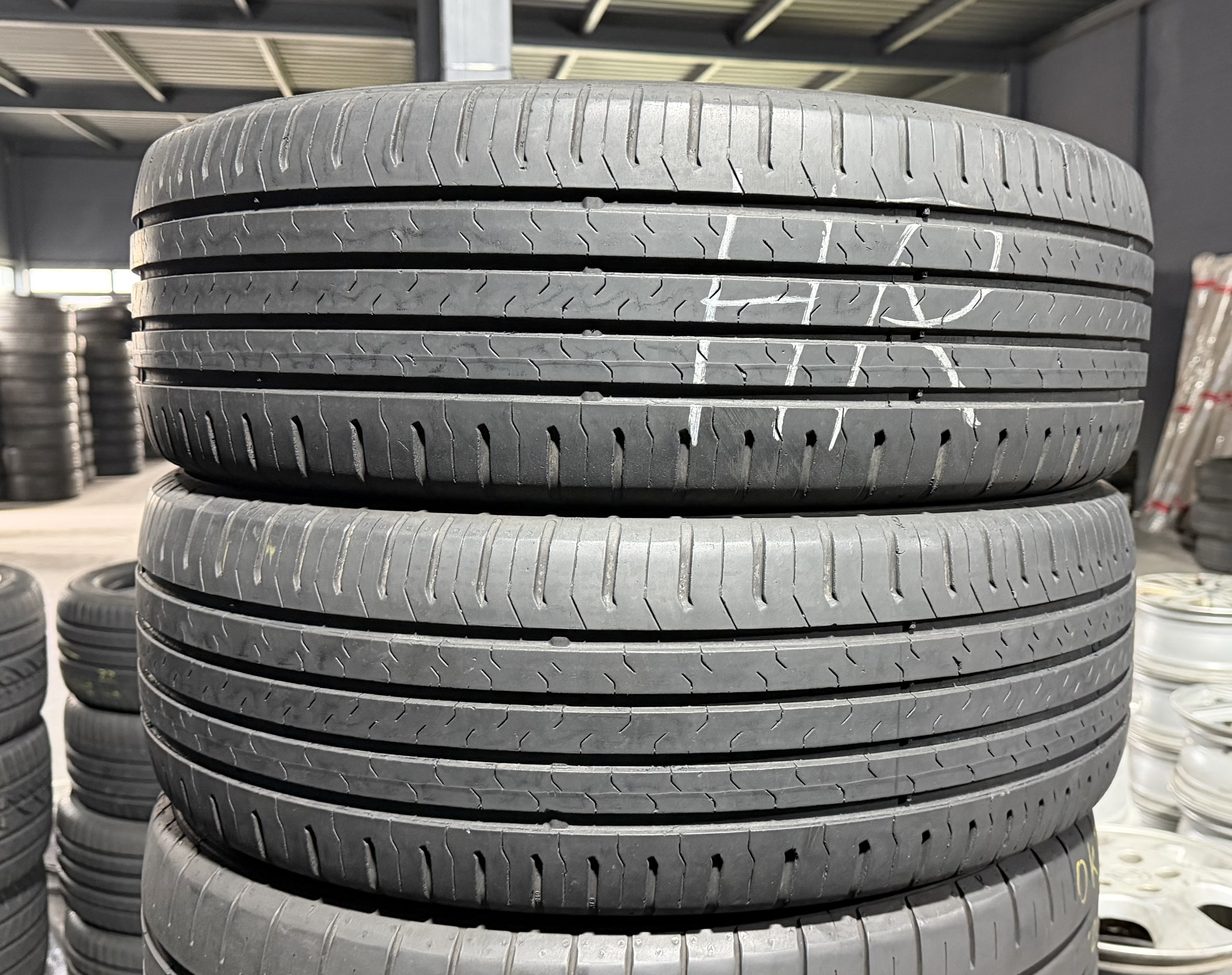 Шини б\у 215/60 R17