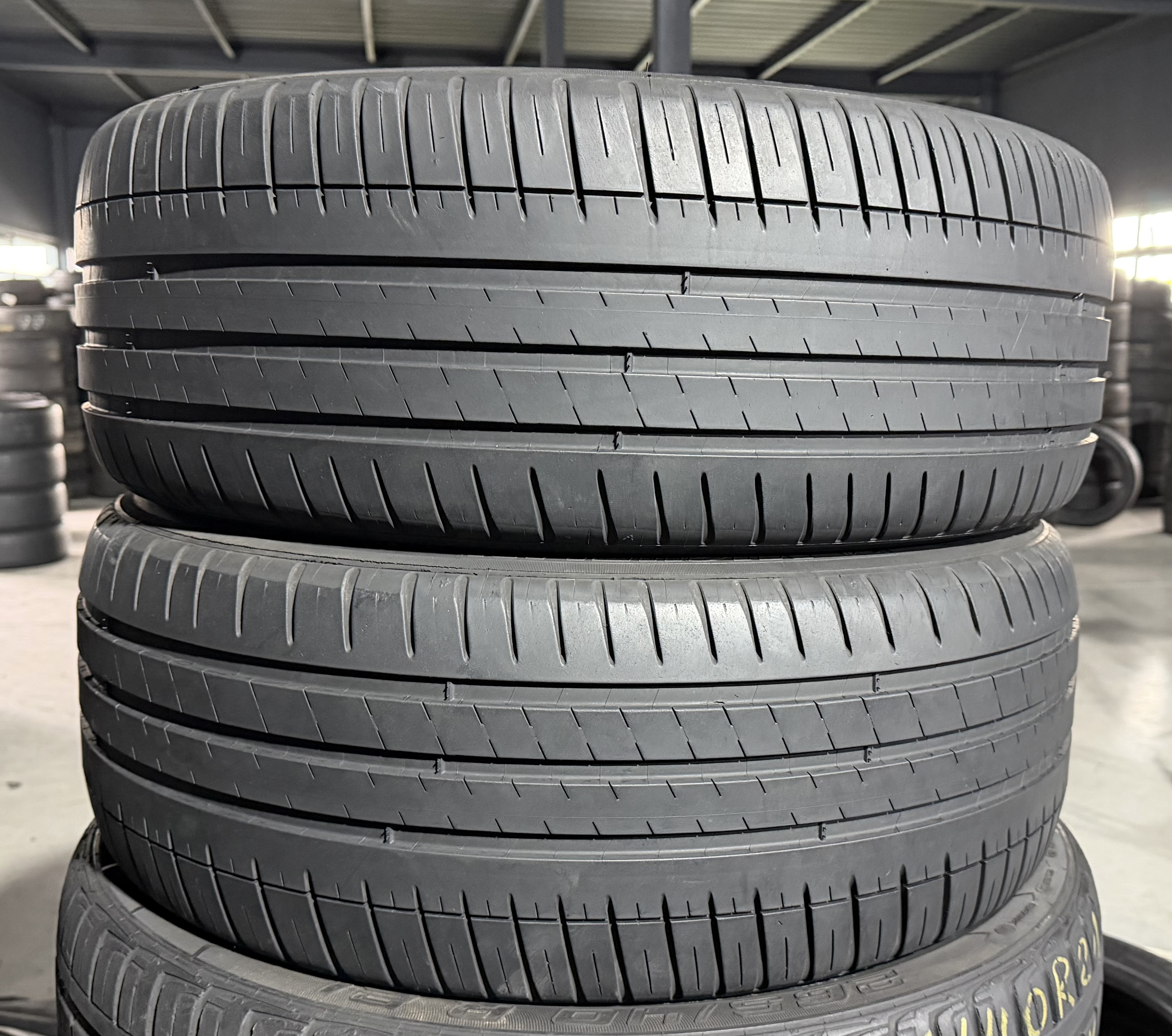 Шини б\у 245/45 R19