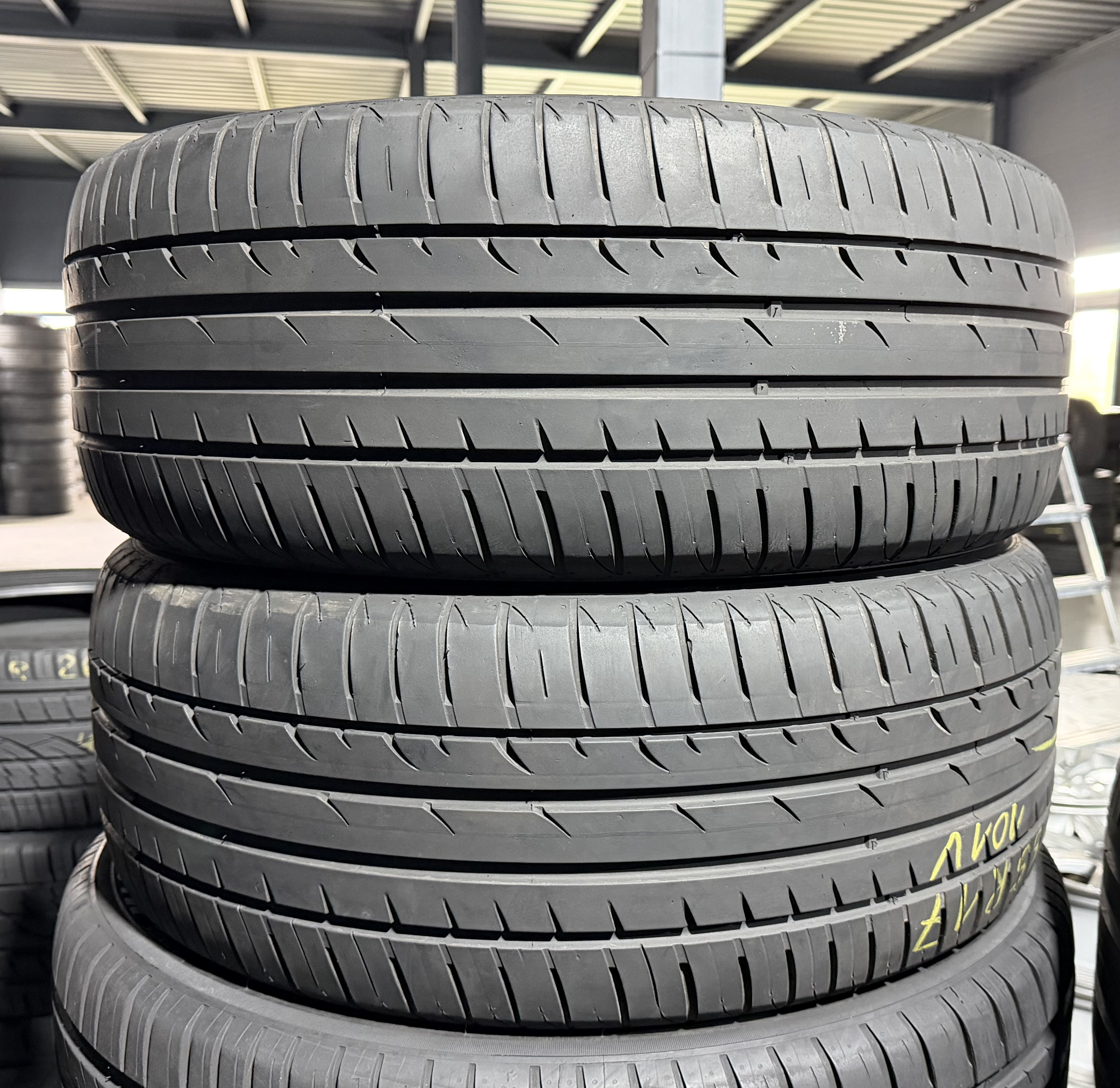 Шини б\у 225/55 R17