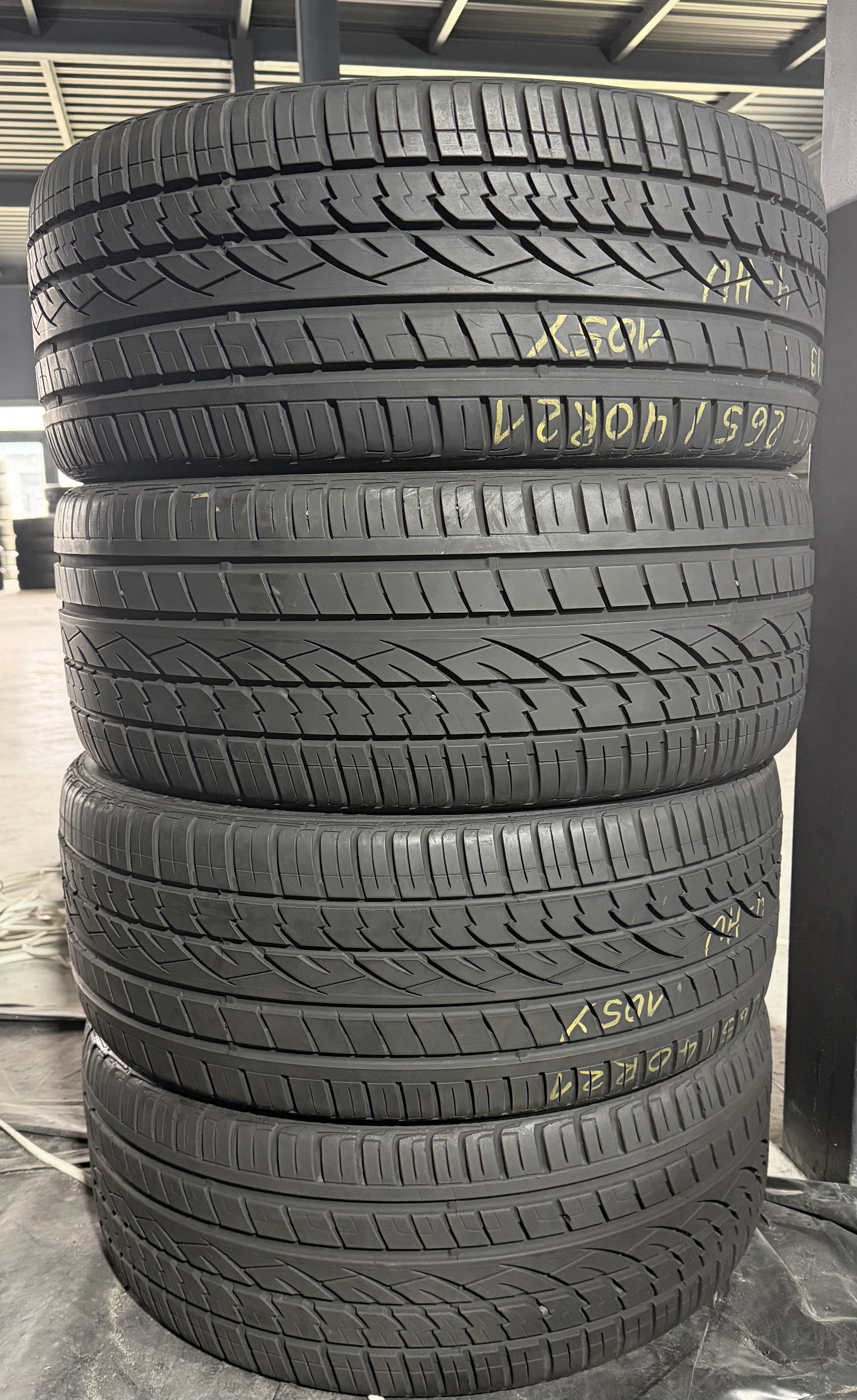 Шини б\у 265/40 R21