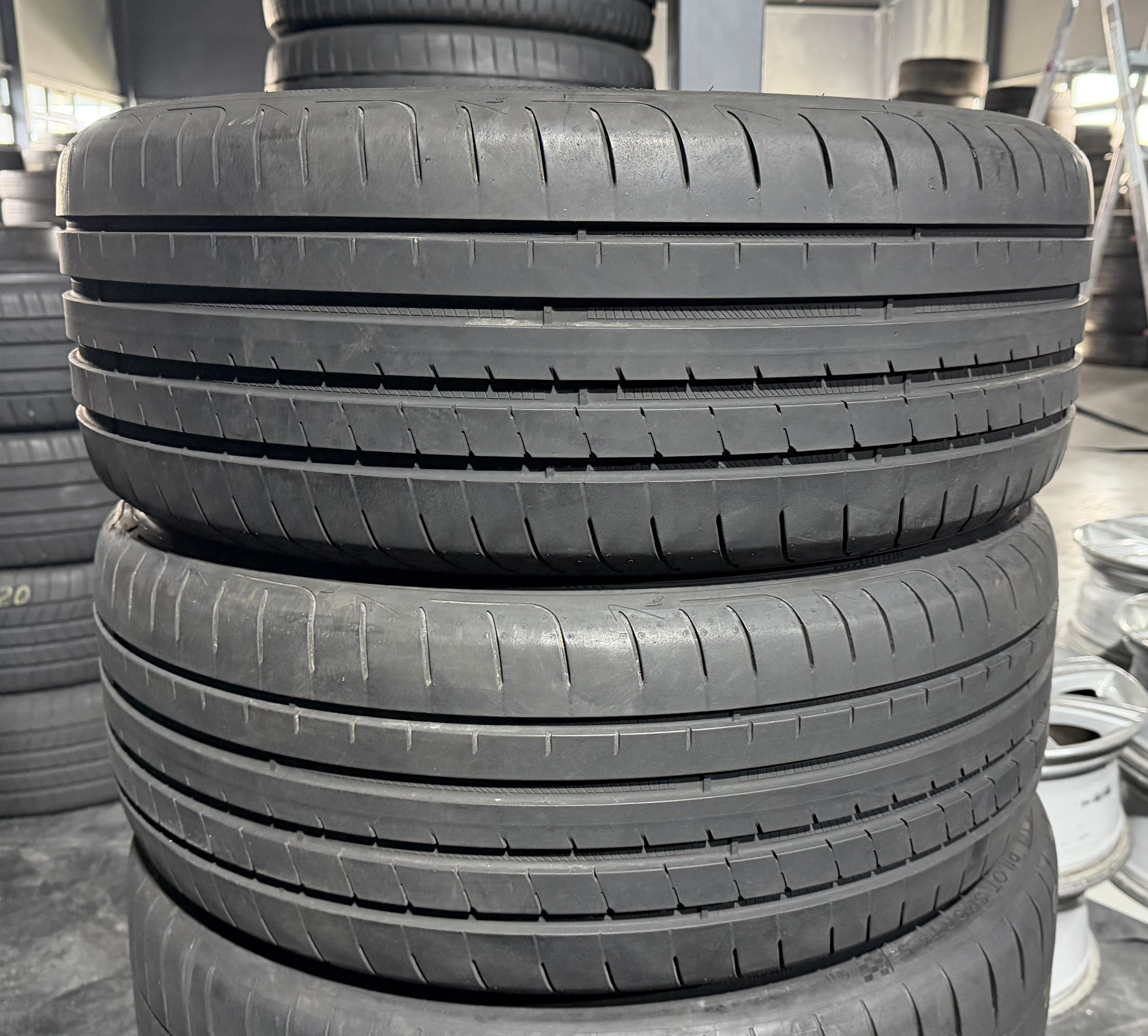 Шини б\у 235/45 R19