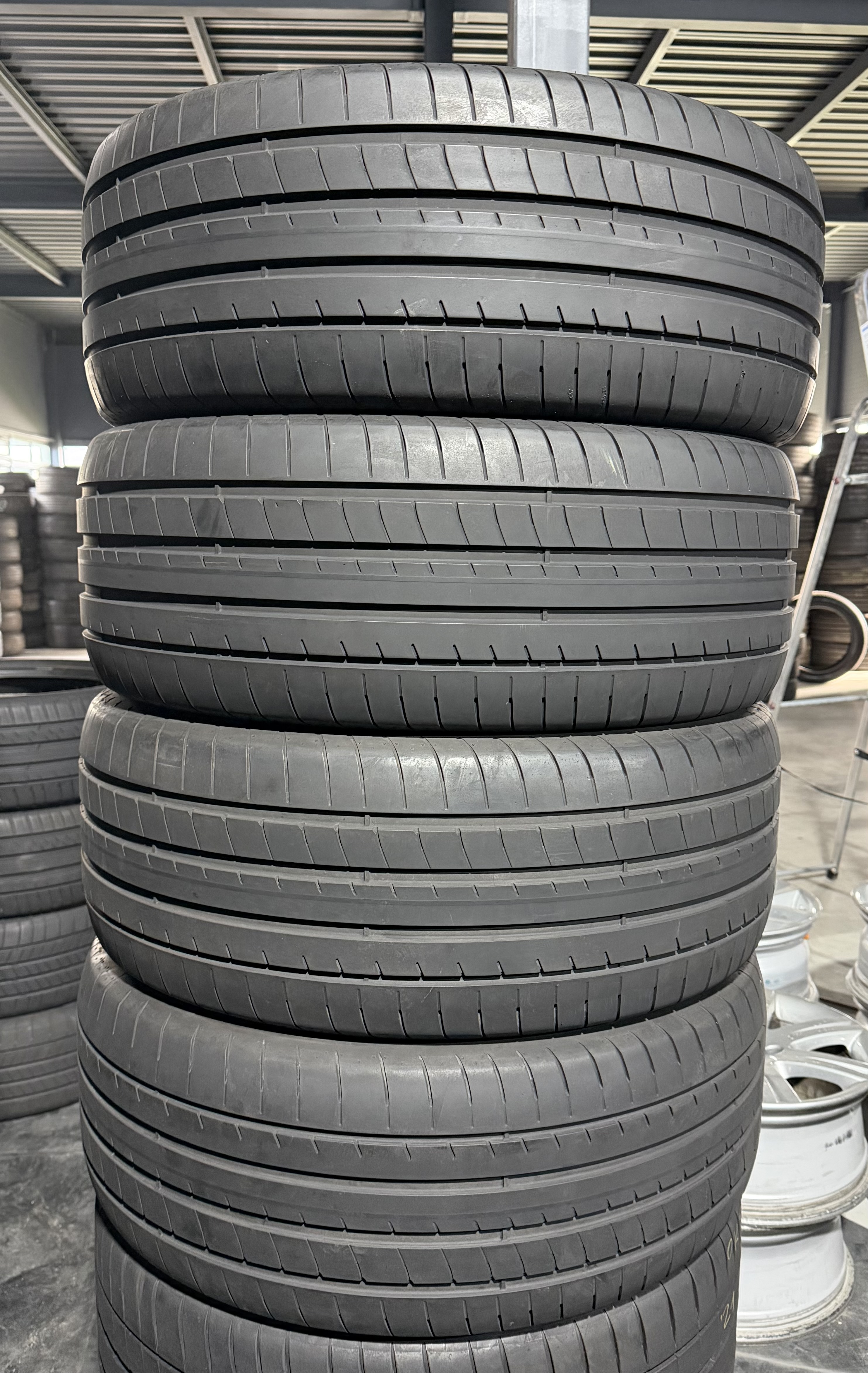 Шини б\у 255/55 R18