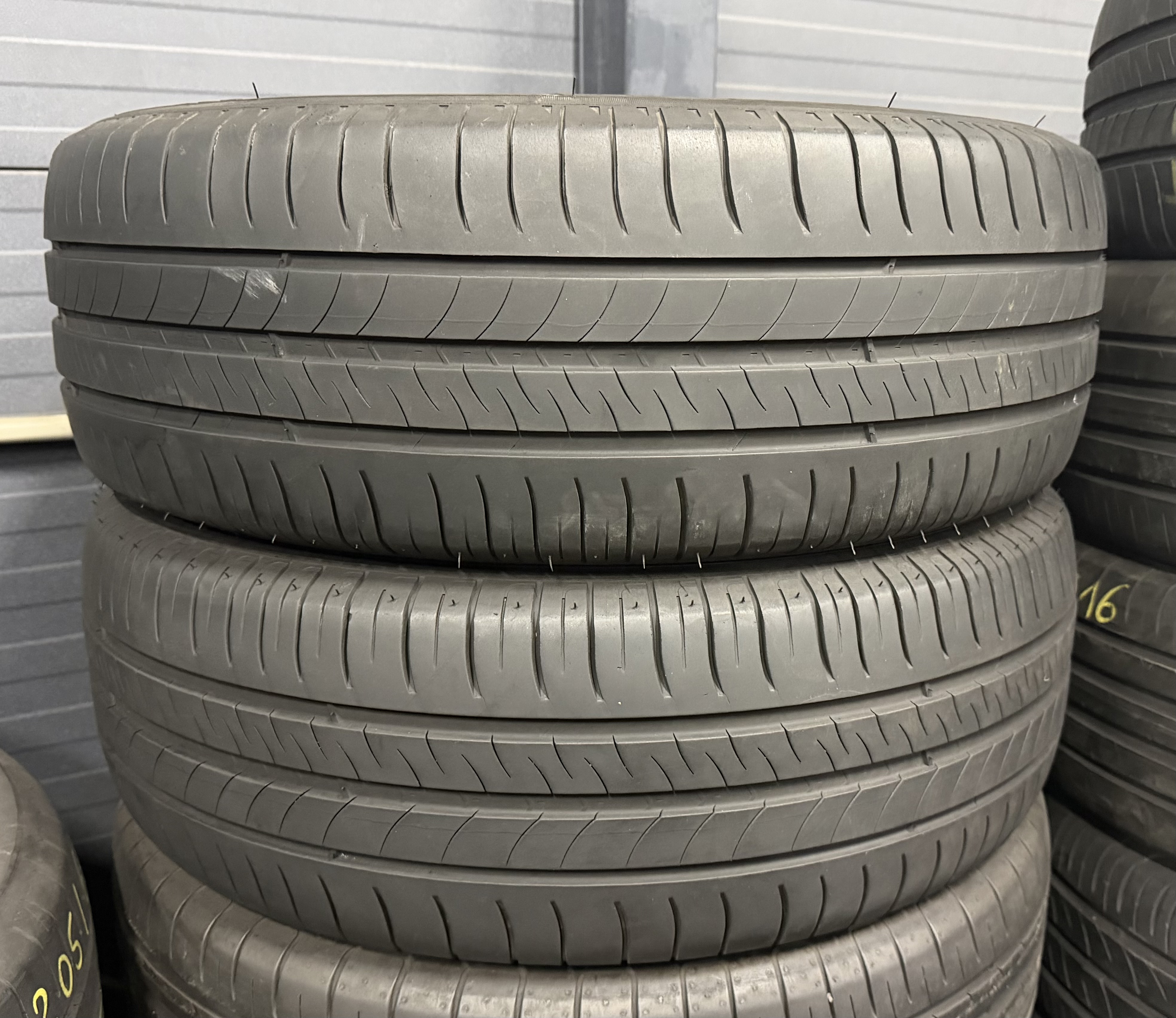 Шини б\у 205/60 R16