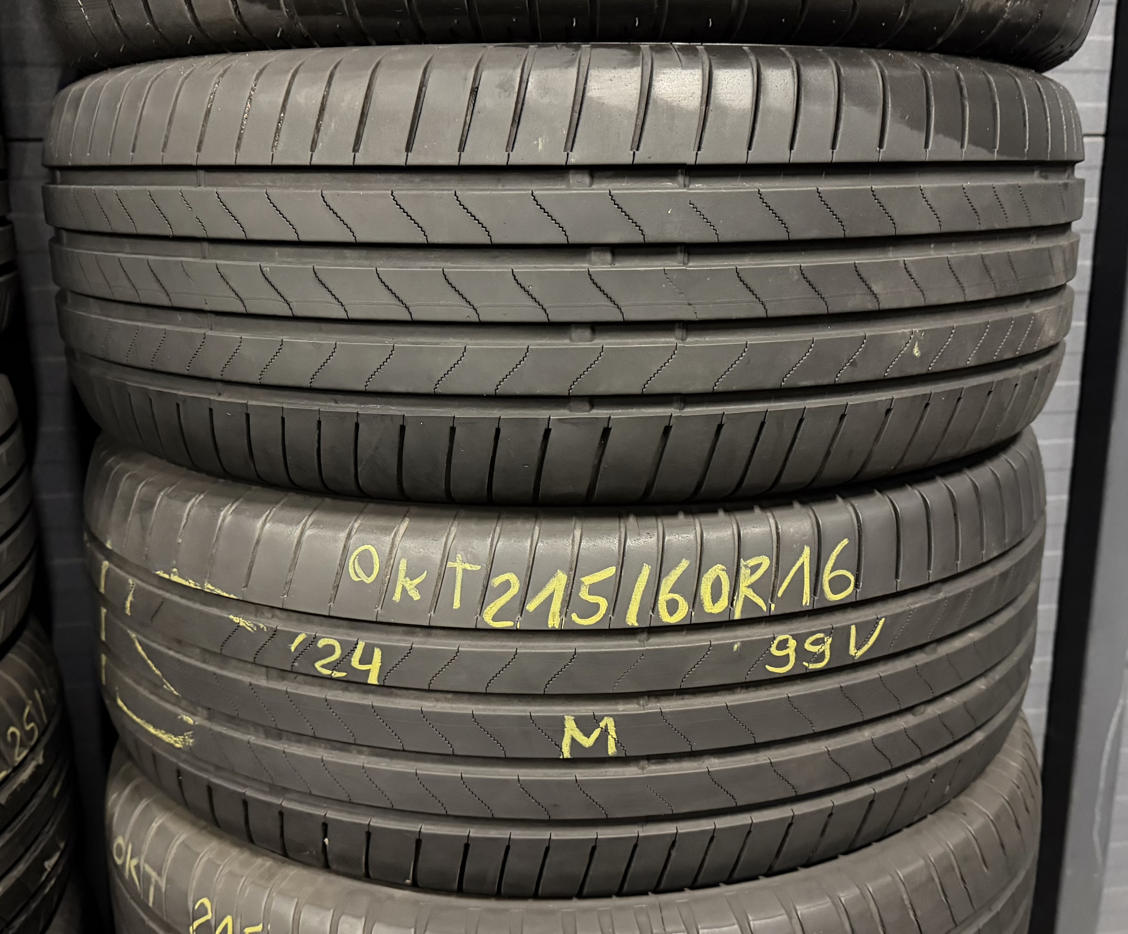 Шини б\у 215/60 R16