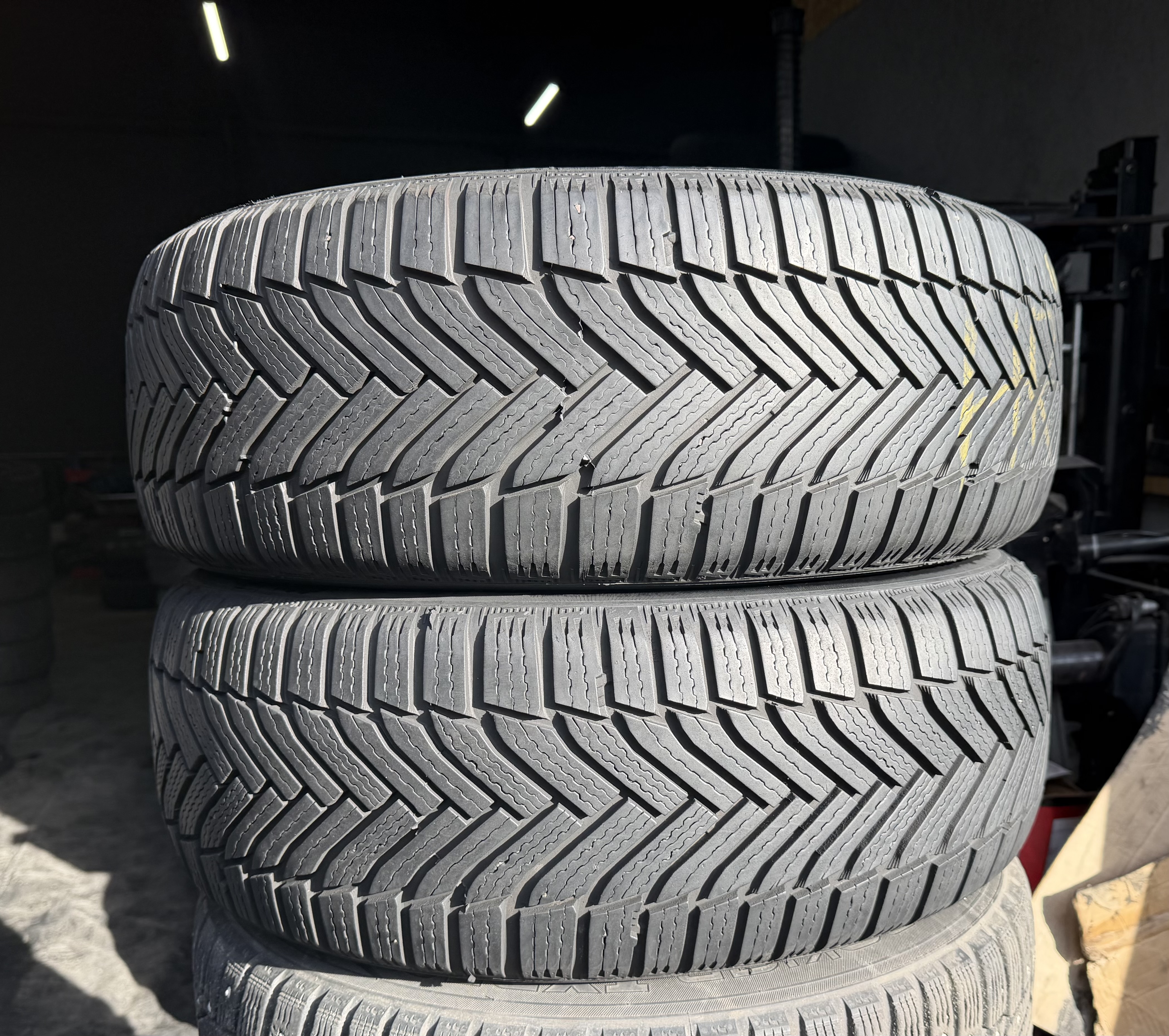 Шини б\у 215/60 R16