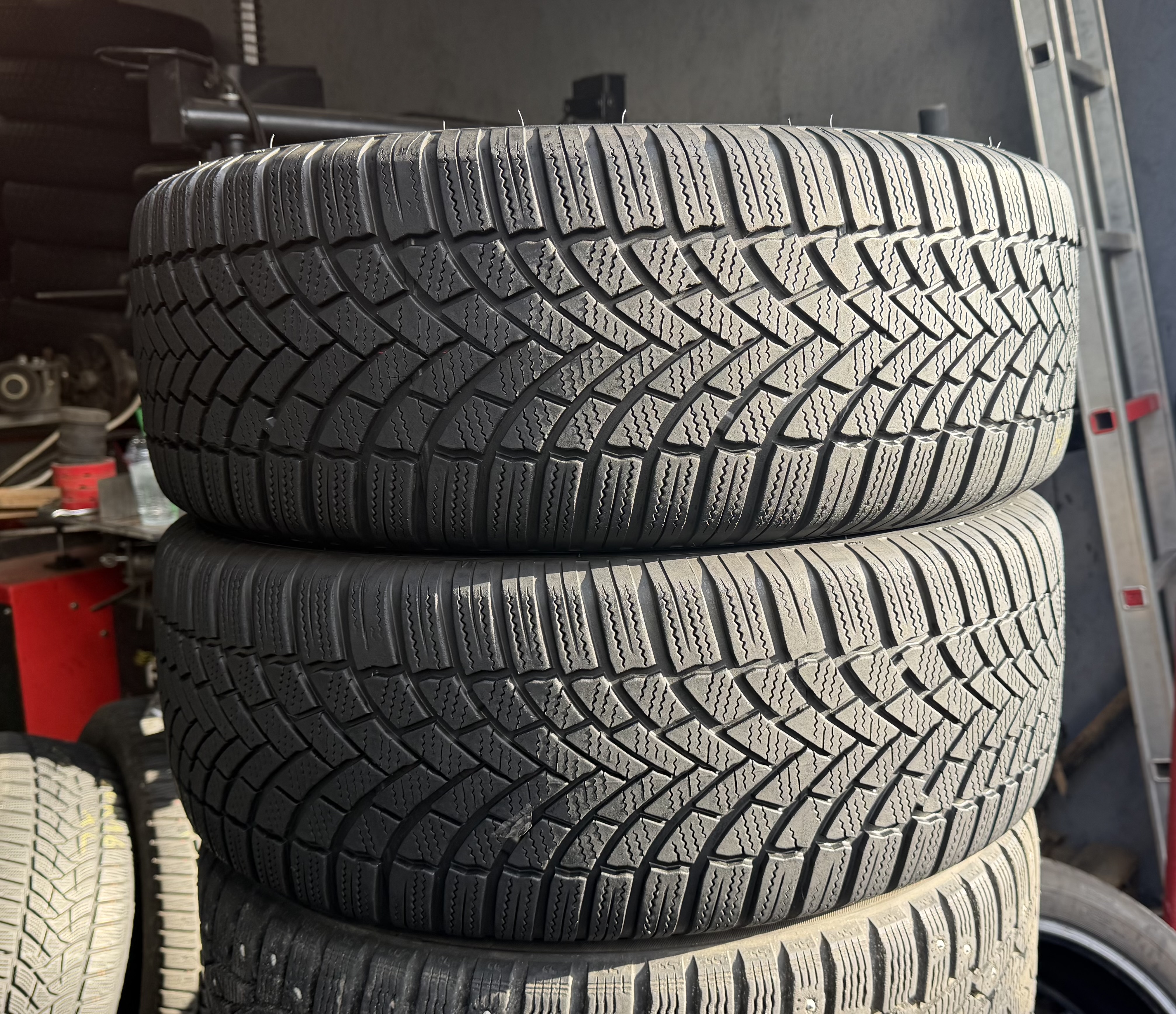 Шини б\у 215/60 R16