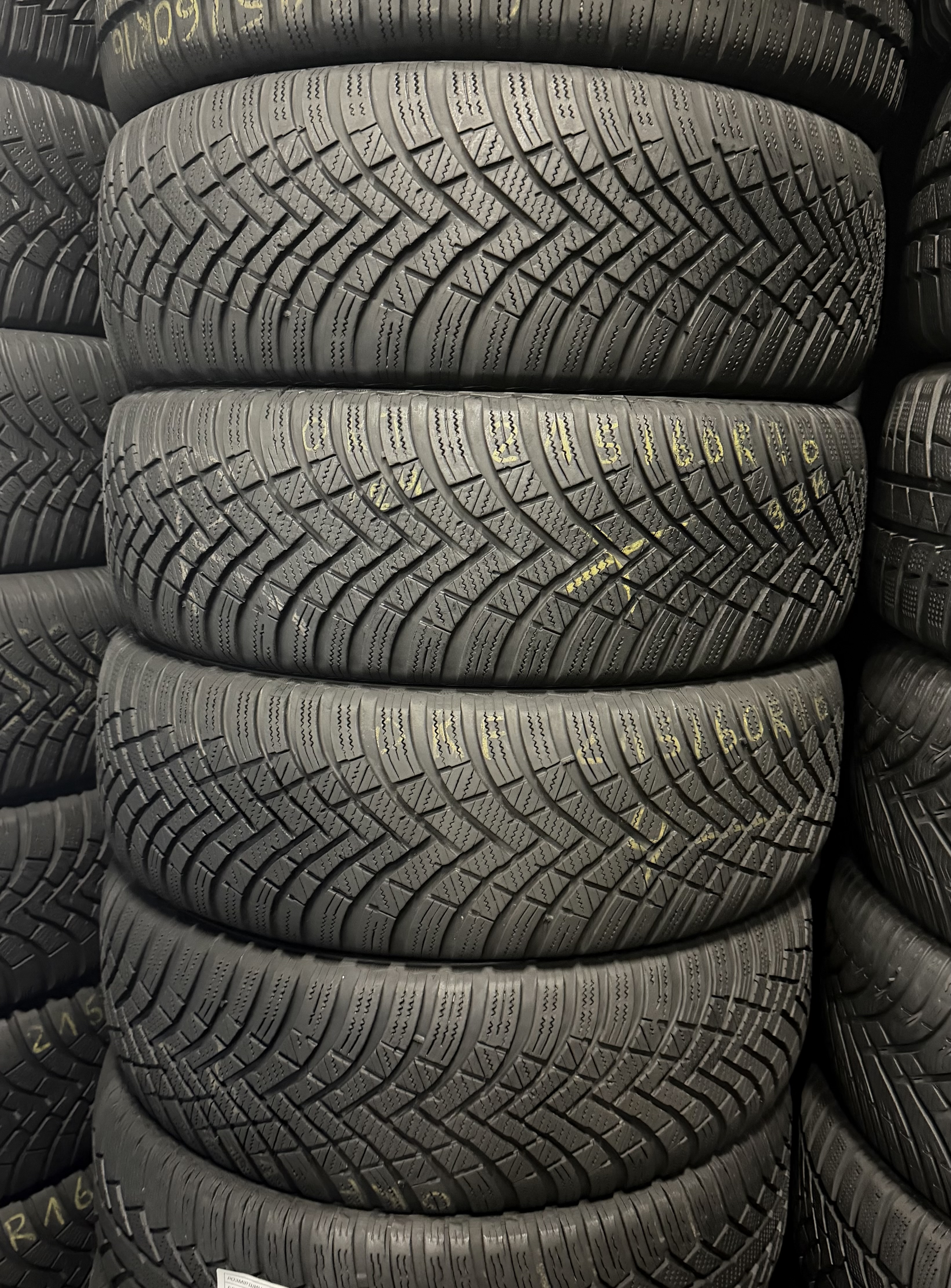 Шини б\у 215/60 R16