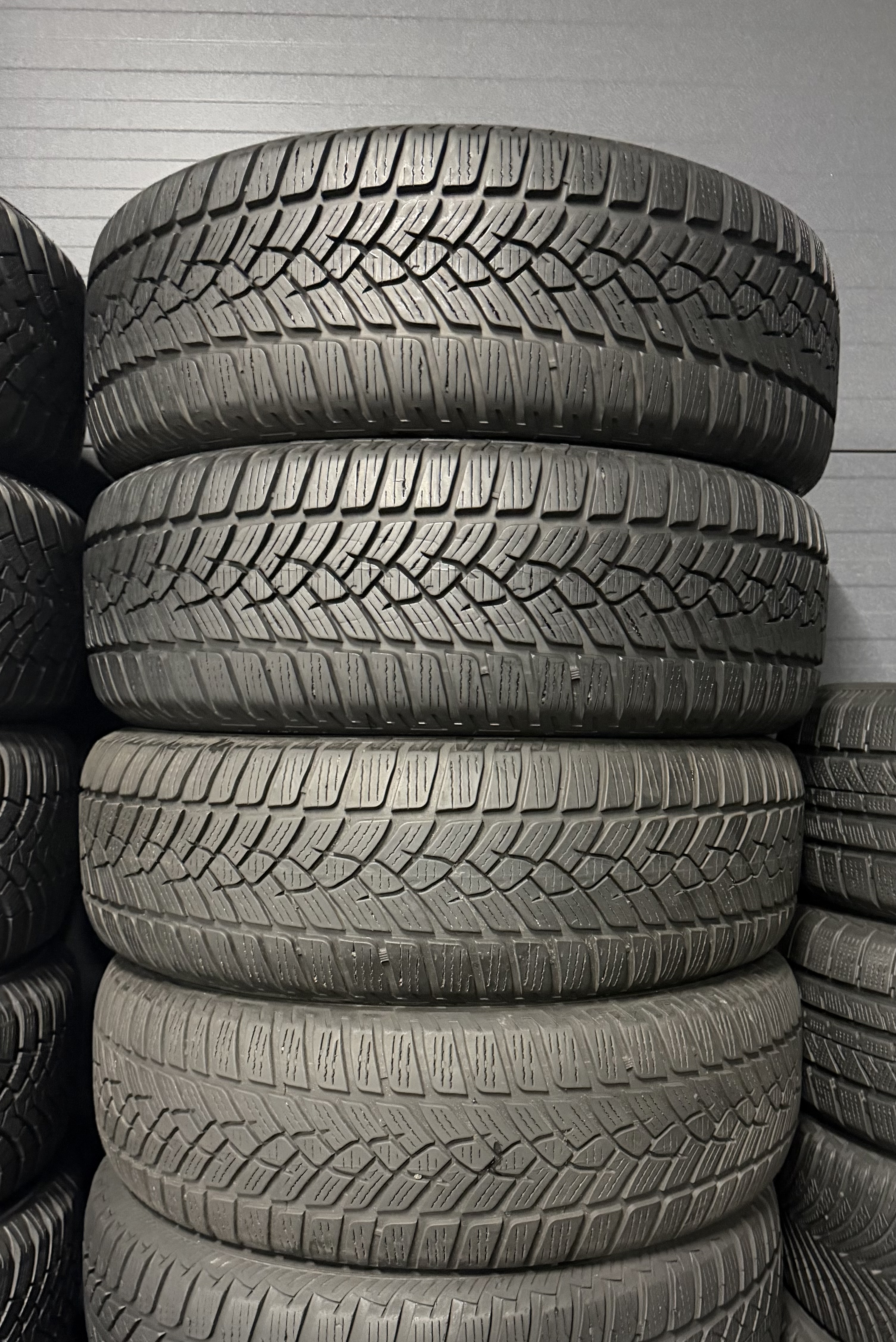 Шини б\у 215/65 R16