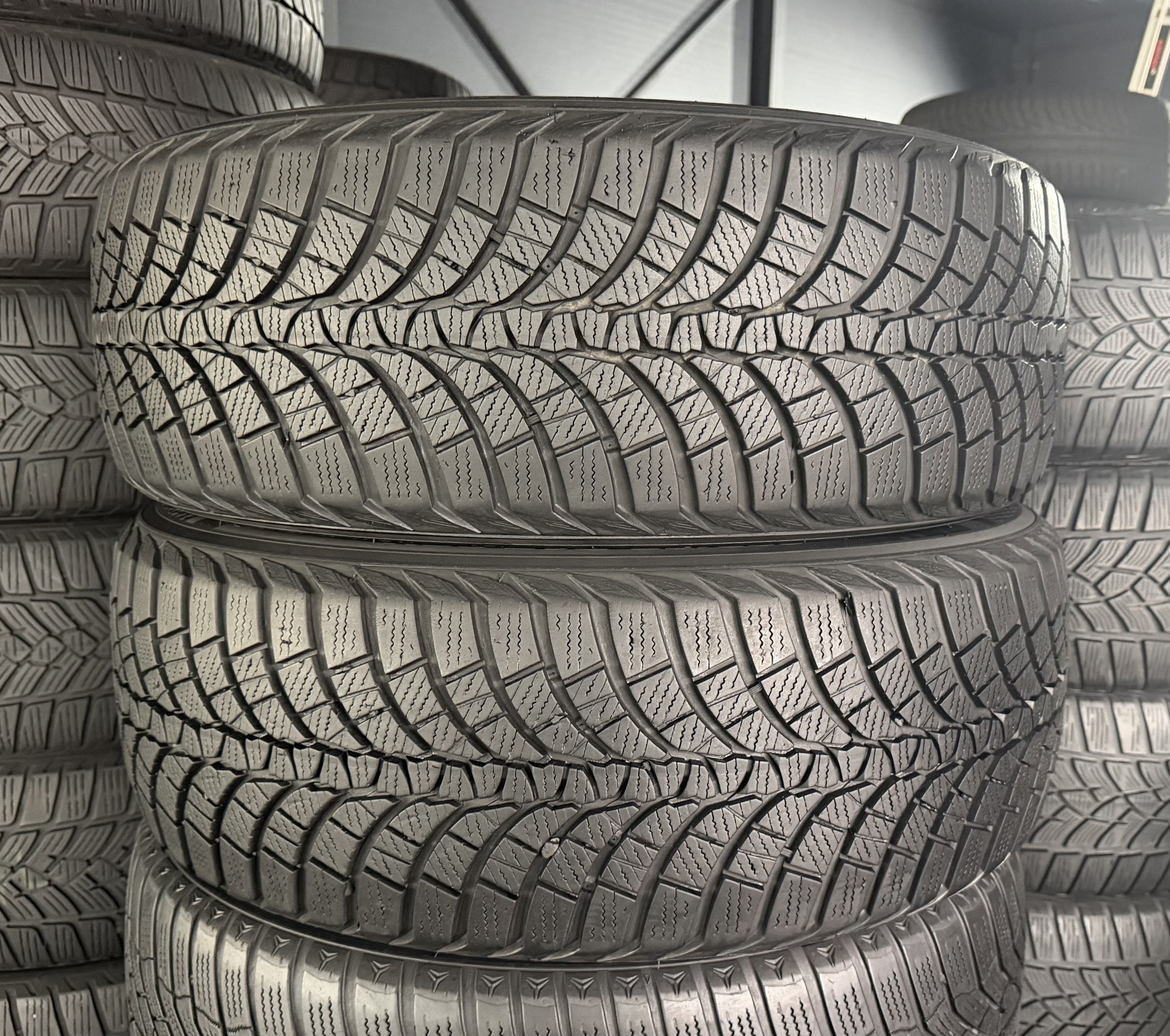 Шини б\у 225/55 R17