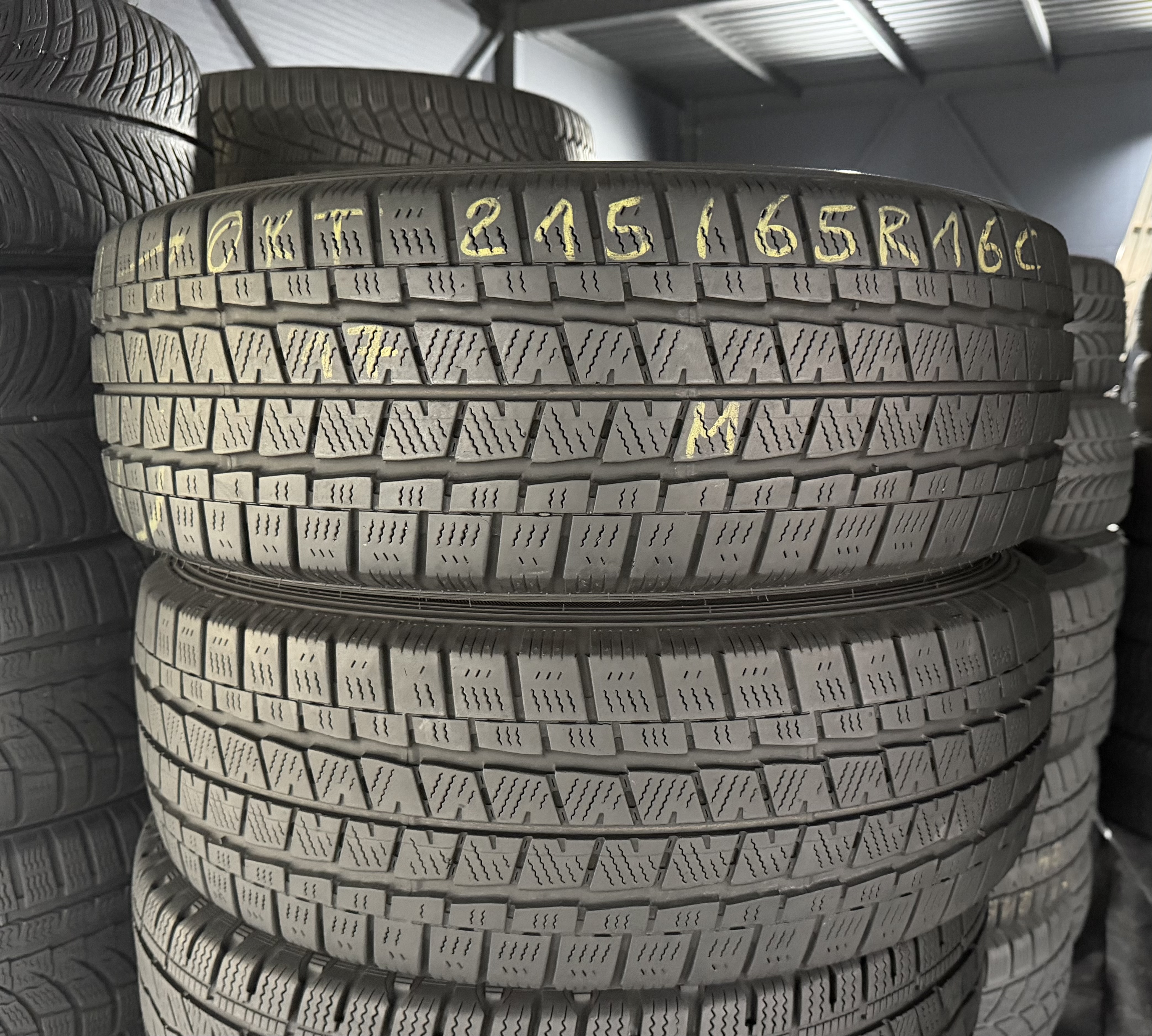 Шини б\у 215/65 R16C