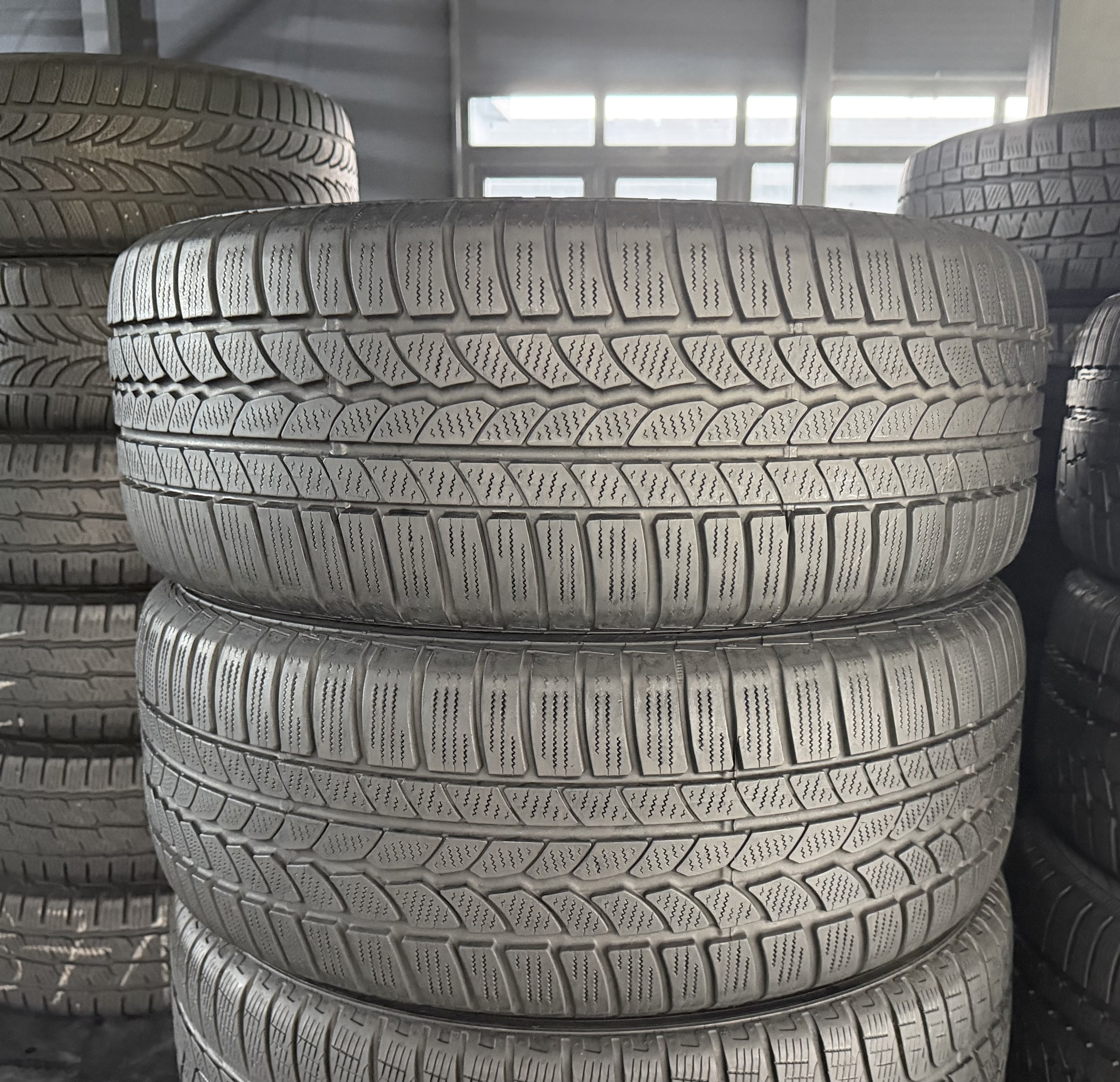 Шини б\у 255/55 R18